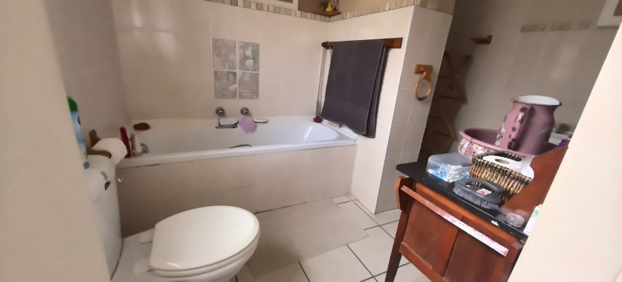 4 Bedroom Property for Sale in Noorsekloof Eastern Cape